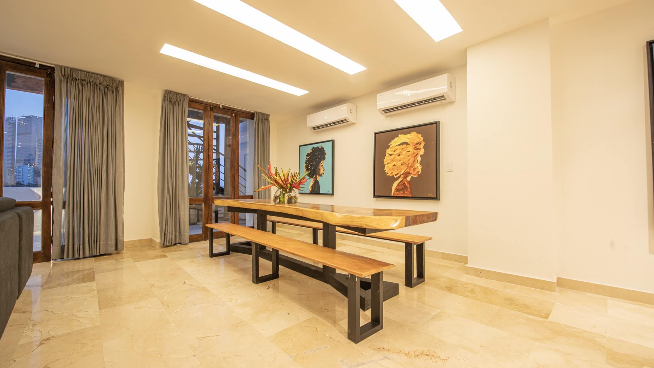 Casa Arsenal dining area